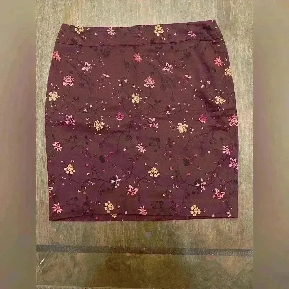 Ann Taylor LOFT Outlet 8P maroon purple floral pencil skirt